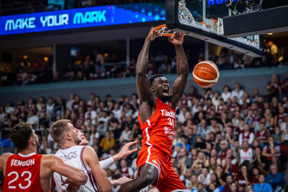 本场比赛后, 土耳其队以 本场比赛后, 土耳其队以