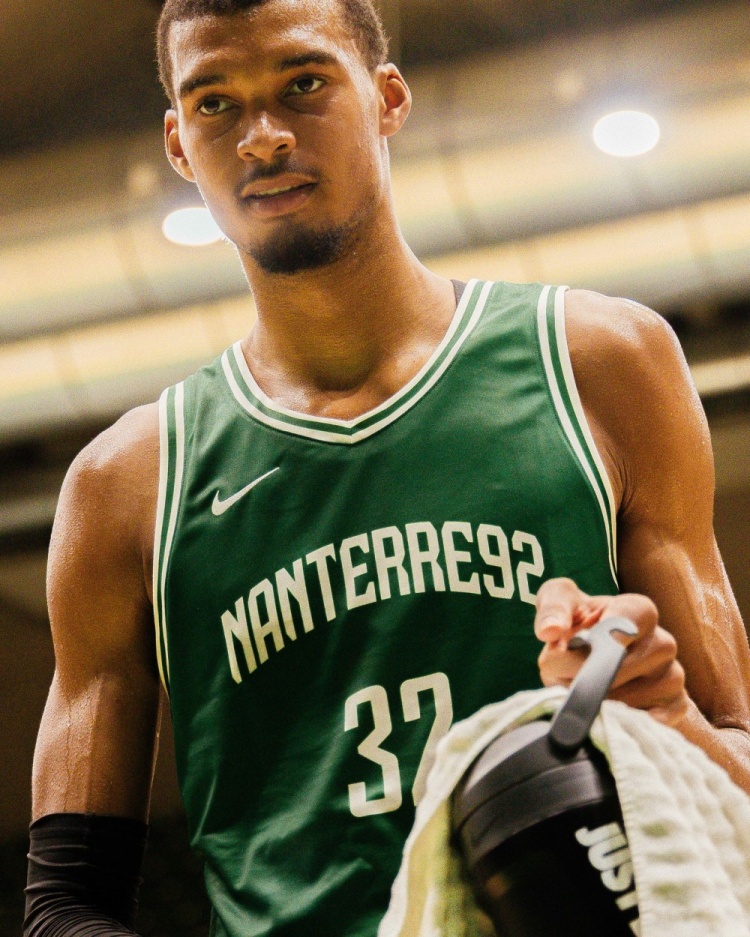 拍摄新球衣, 篮球之旅